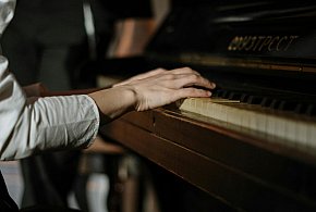 Już w niedzielę koncert fortepianowy z cyklu Muzyka Róż(a)na-69187