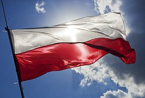 Flaga i hymn na nowo? Rząd chce korekty przepisów dot. symboli narodowych-69614