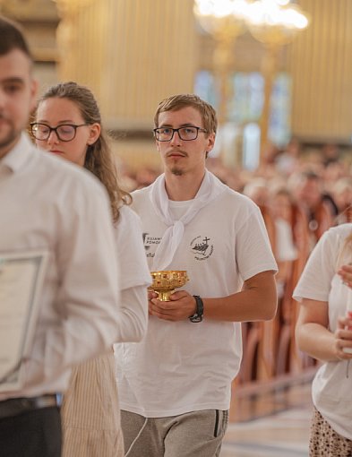 Tysiące pielgrzymów, dziękczynienie maturzystów i świadectwo żywej wiary-69623