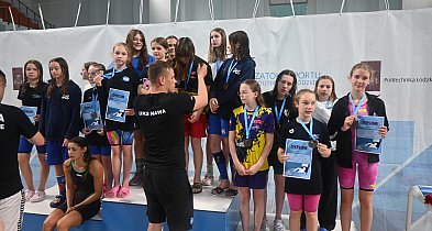 Młode Delfinki z Kutna błyszczą na ostatnich mistrzostwach województwa w Łodzi-69774