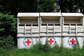 Stały w całej Polsce. Dziś kontenery PCK znikają z ulic-70060
