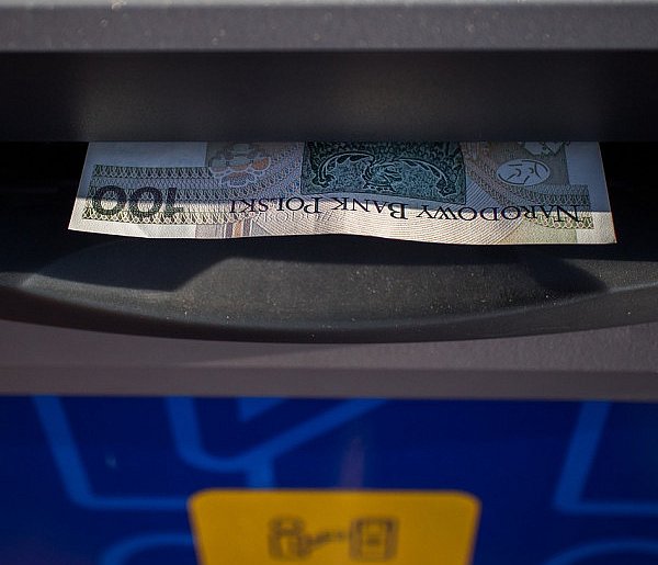 Nowy cennik usług bankowych. Klienci zapłacą więcej już od listopada-70153