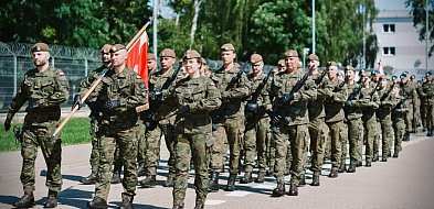 Święto Wojska Polskiego: prezentacja samolotów, sprzętu historycznego i awanse-70237