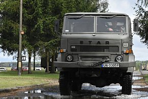 Wzmożony ruch wojska do końca września 2025. Sprawdź zasady wyprzedzania kolumn-70259