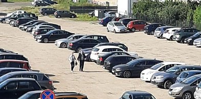 Dla kierowców parkujących przy ul. Podrzecznej obok banku w Kutnie-70326