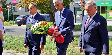 Dziś wspominamy wydarzenia sprzed 45 lat. Złożono kwiaty pod pomnikiem Ulotki-70498