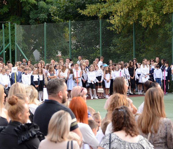 Nowy rok szkolny wystartował. Co się zmienia od 1 września?-70505