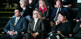 Dorota Ćwirko-Godycka z Nagrodą Pracownika Socjalnego