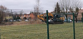 Miasto rozmawia o cmentarzu, obok rusza budowa bloków