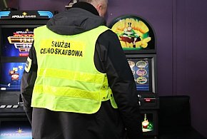 Łódzka KAS skutecznie zwalcza nielegalny hazard. W wakacje zatrzymano 13 osób-70732