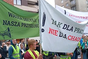 Pracownicy branży rolniczej protestują w obronie polskiego rolnictwa -70797