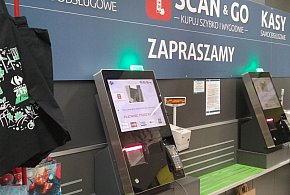 Gigant handlowy może opuścić kraj. Ma w Polsce 800 sklepów-70909