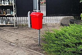 Widzisz taki pojemnik na cmentarzu. Oto, do czego służy-71520