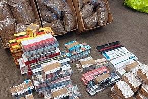 Przy 47-letniej kobiecie znaleźli lewe papierosy, alkohol i tytoń-71729