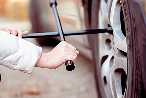 Z pozoru drobiazg, a może skończyć się tragedią. Urząd ostrzega kierowców-71960