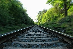 Uratowali mężczyznę, który chciał rzucić się pod pociąg-72134