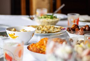 Polacy znów sięgną głębiej do kieszeni. Tyle wydają na świąteczne jedzenie-72786