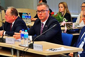 „Pozamiatane” czy niespodzianka? Radni głosują nad podwyżką dla prezydenta