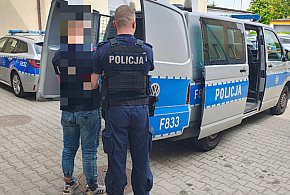Napadli na ochroniarza po kradzieży w markecie. Recydywiści z Kutna w areszcie