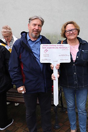 Sadzili hortensje przy Willi dr. A. Troczewskiego-20111