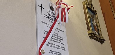 Uroczyste odsłonięcie tablicy upamiętniającej ks. Jana Dzikowskiego w Strzegocinie-70646