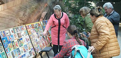 Świąteczne kartki z duszą – niezwykła kolekcja na kutnowskim kiermaszu-72810