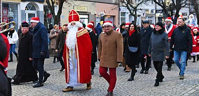 Świąteczne tradycje w Kutnie: inwazja Mikołajów, koncert pastorałek, jarmark-72964