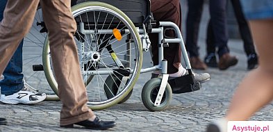 Bezpłatna platforma łączy osoby z niepełnosprawnościami i asystentów z Kutna i oko