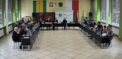 Obradują radni powiatowi w Kutnie