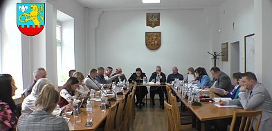 Trwają obrady radnych gminnych