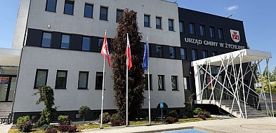 Nowy asfalt przykryje stary problem. Mieszkańcy gminy Żychlin oburzeni
