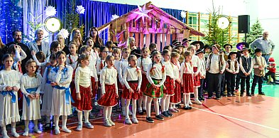 Koncert Bożonarodzeniowy w szkole w Gołębiewku