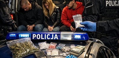 Policyjna kontrola zakończona zatrzymaniem. Narkotyki u kierowcy i w pojeździe