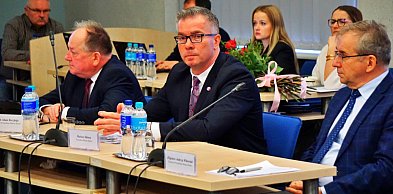 „Pozamiatane” czy niespodzianka? Radni głosują nad podwyżką dla prezydenta