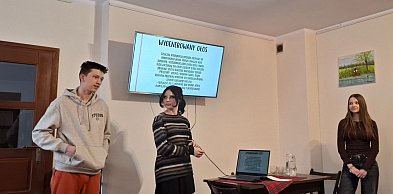 Zalety i zagrożenia sztucznej inteligencji. Seniorzy dowiedzieli się więcej o AI