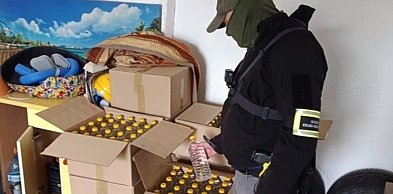 KAS: 434 litry nielegalnego alkoholu. Wpadł mieszkaniec powiatu poddębickiego