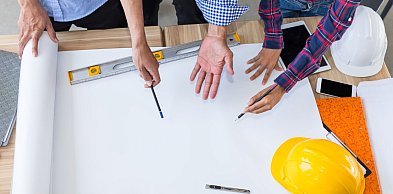 Praca w budownictwie – co warto wiedzieć przed wejściem do branży