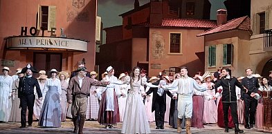 Seniorzy obejrzeli operę komiczną Napój miłosny – Gaetano Donizetti w Łodzi