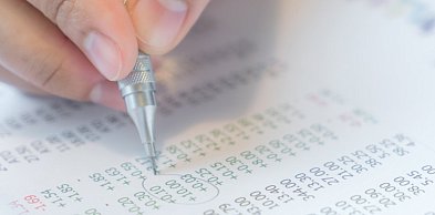 Koszty energii dla firm - na co zwrócić uwagę przy wyborze oferty sprzedaży prądu?