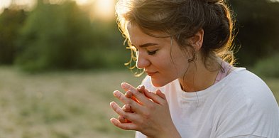 Kiedy wszystko się wali – jak modlitwa i tradycja pomagają odnaleźć równowagę