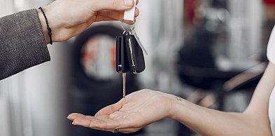 Kiedy warto wynająć auto dostawcze zamiast korzystać z firmy transportowej?