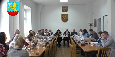 Trwają obrady radnych gminnych