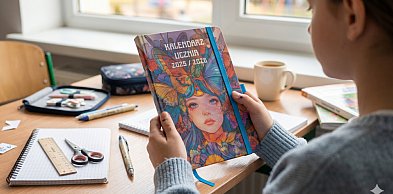 Przegląd trendów 2025/2026: Najmodniejsze okładki i wzory kalendarzy szkolnych w t