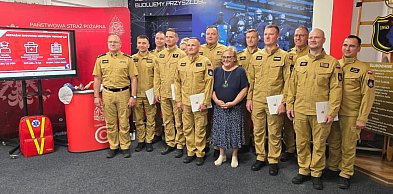 Są pierwsi absolwenci programu Strażak ratownik medyczny w Kutnie