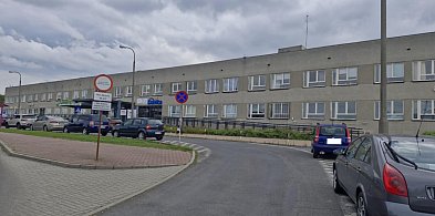 Mieszkańcy narzekają na parkowanie przy szpitalu w Kutnie. Prezes spółki odpowiada-70072