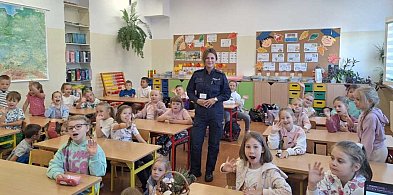Policjanci o bezpiecznej drodze do szkoły w Kutnie-71091