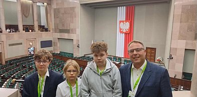 Uczniowie "Czwórki" w Sejmie Dzieci i Młodzieży-71106