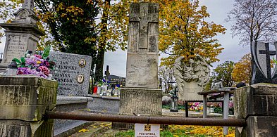 W środę akcja sprzątania zabytkowych grobów na cmentarzu parafialnym w Kutnie-71358