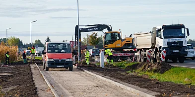 Nowa droga pieszo-rowerowa powstaje w powiecie łęczyckim-71367