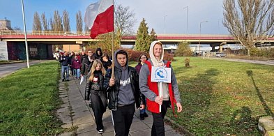 Społeczność Ośrodka im. M. Konopnickiej w akcji Szkoła do hymnu-71996